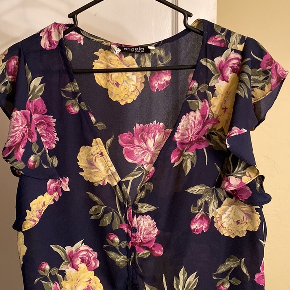 Angela Plus flower blouse - Picture 2 of 10